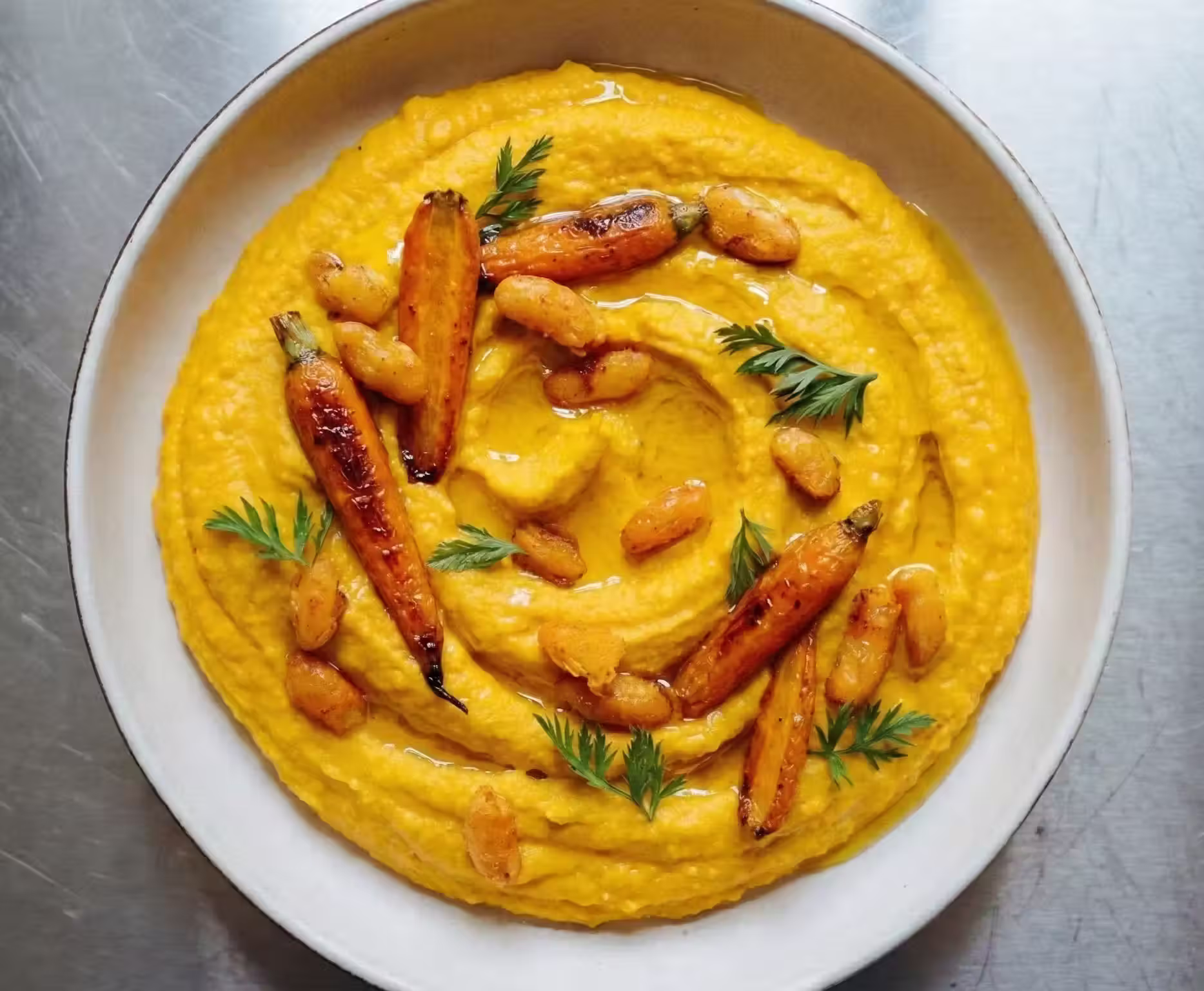 Hummus z pečené mrkve a máslových fazolí