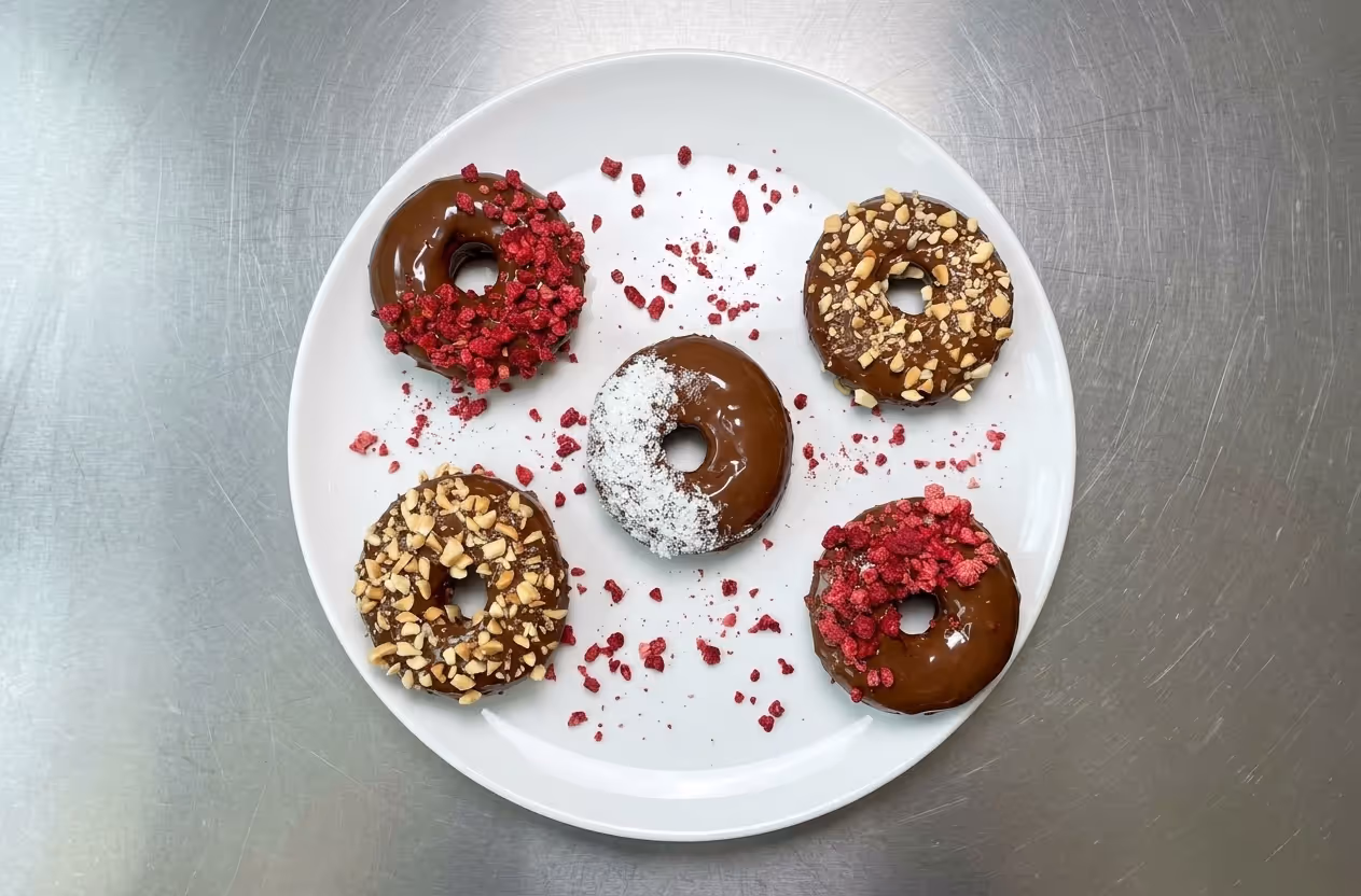 Proteinové donuty s čokoládovou polevou