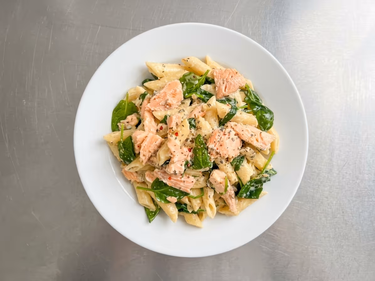 Penne s lososem a špenátem