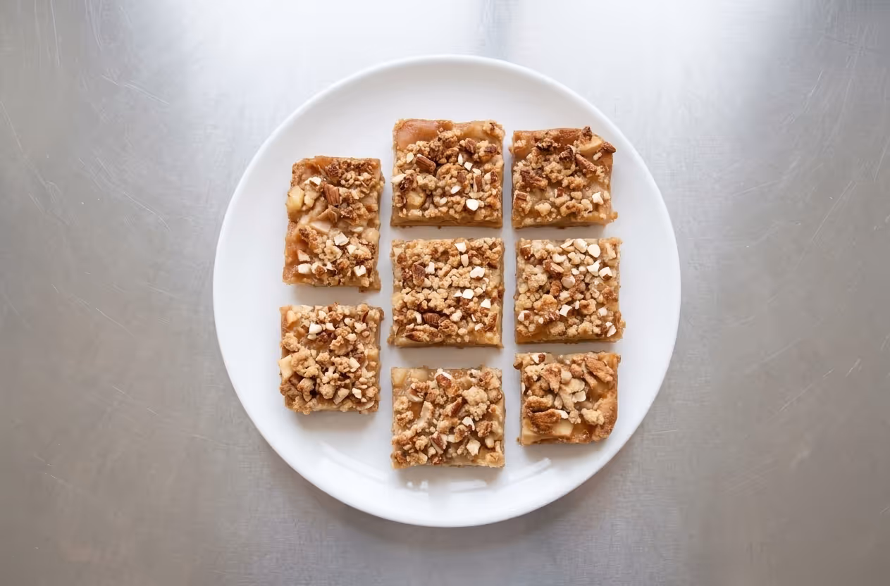 Jablečné řezy s drobenkou (vegan)