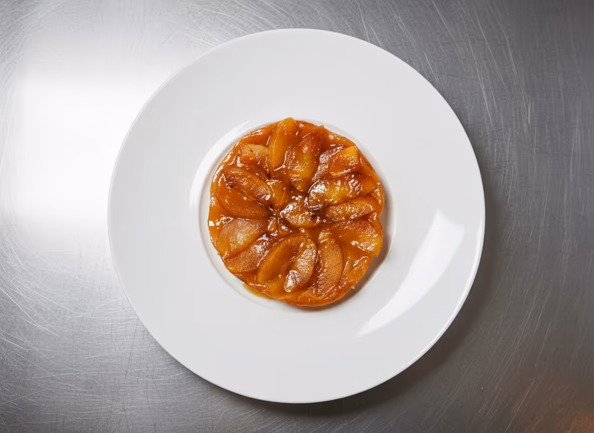 Tarte Tatin s pomalu karamelizovanými jablky