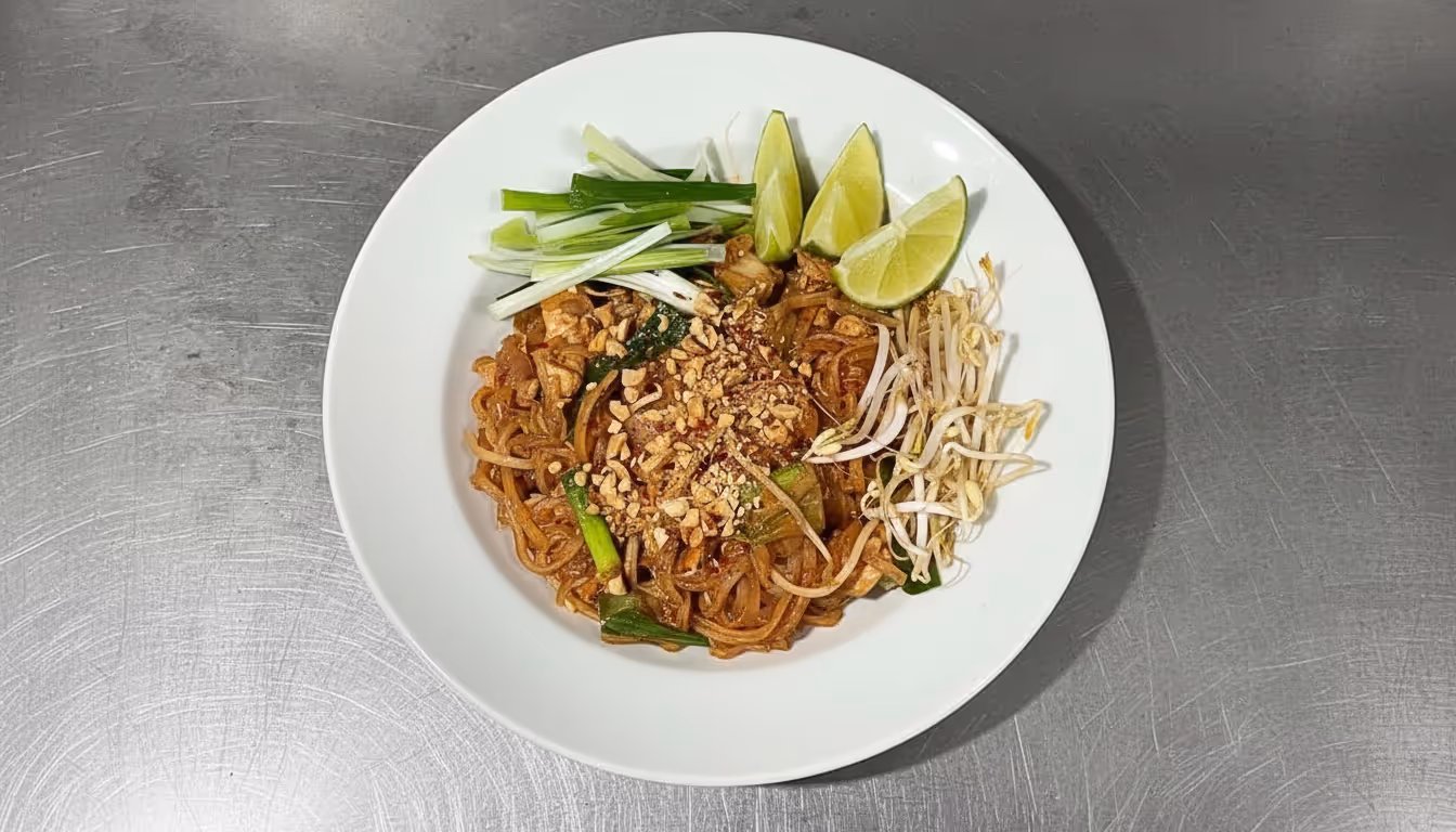 Pad thai s kuřecím masem