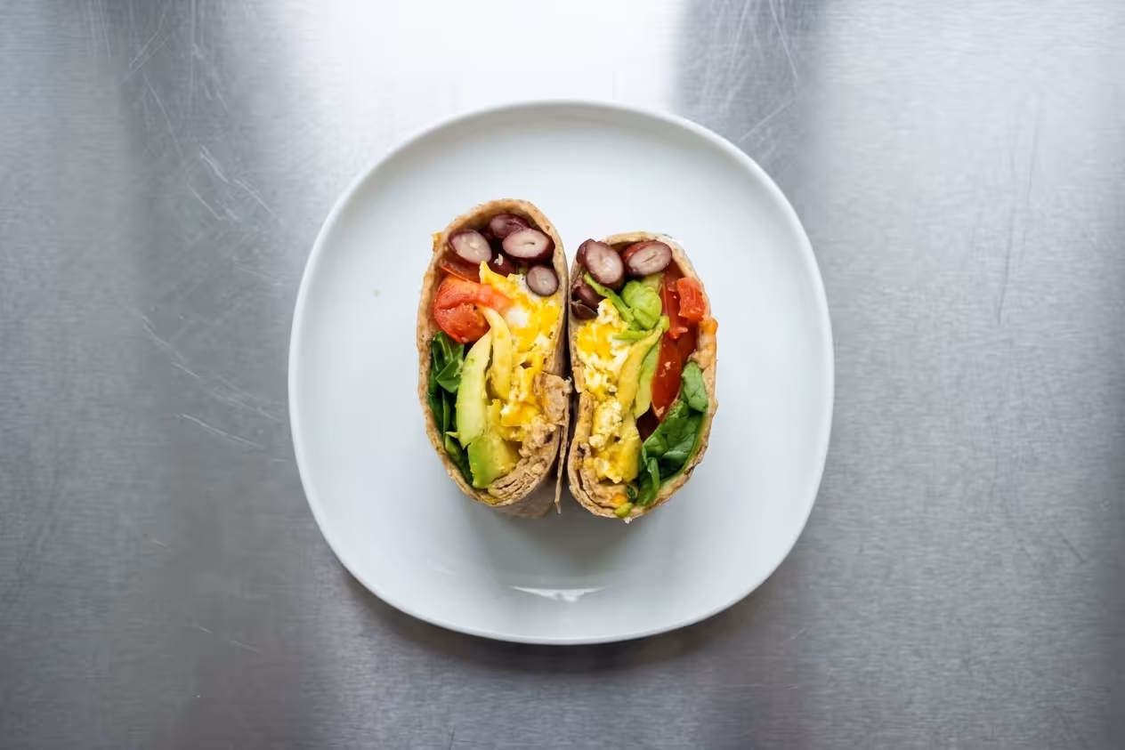 Snídaňové burrito s vejci a avokádem
