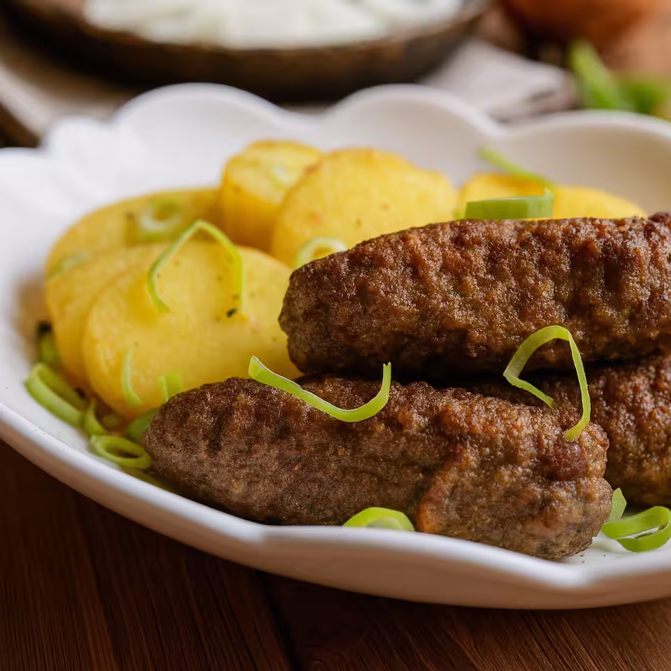 Čevabčiči s bramborem a hořčicí